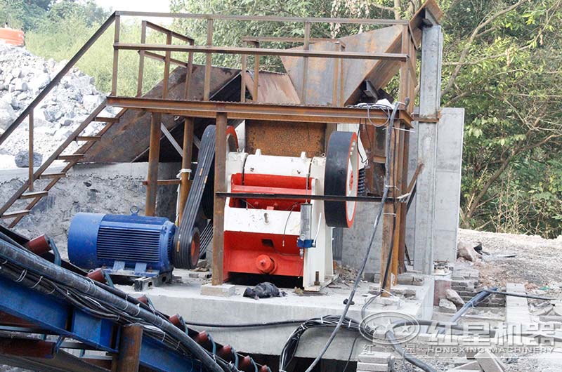 安徽客戶鄂式破碎機工作現(xiàn)場圖 安徽客戶鄂式破碎機工作現(xiàn)場圖